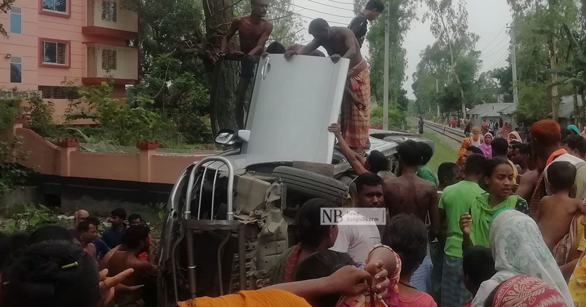 মাইক্রোবাসে ট্রেনের ধাক্কা, প্রাণ গেল নবজাতকের