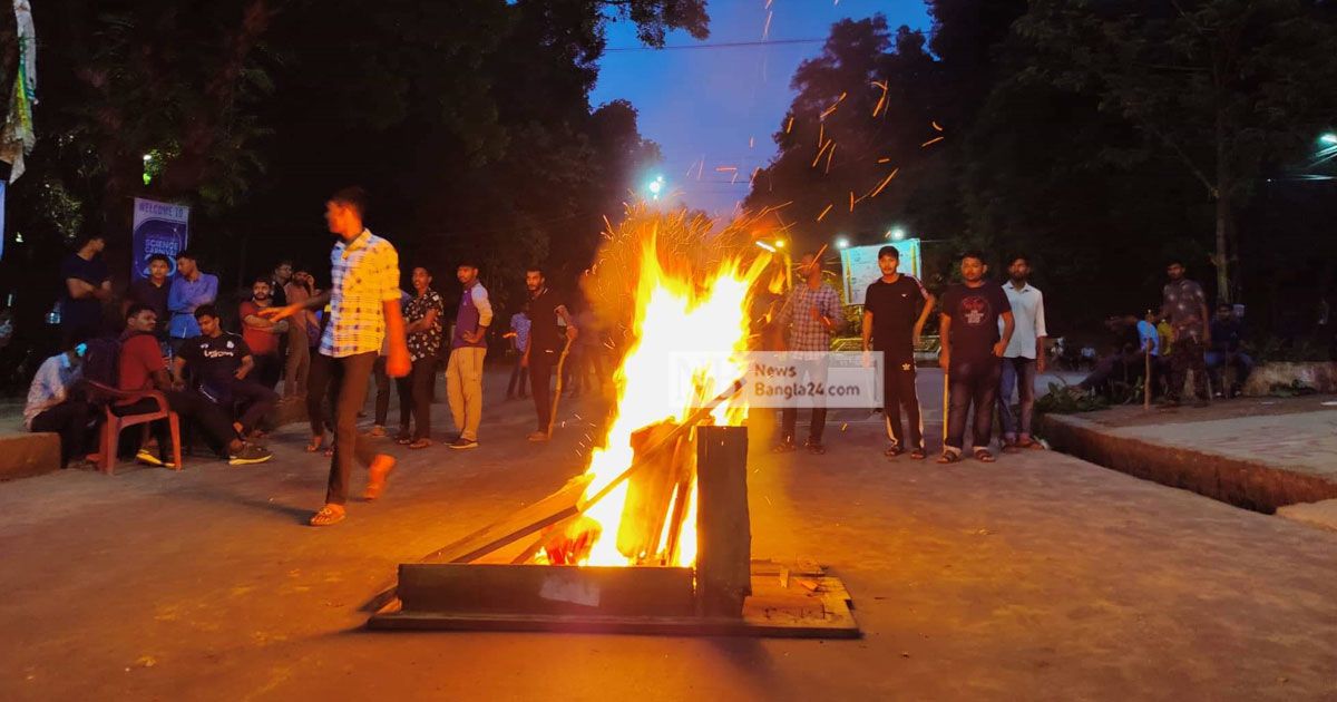 ছাত্রলীগের অবরোধে ভোগান্তিতে চবি শিক্ষার্থীরা