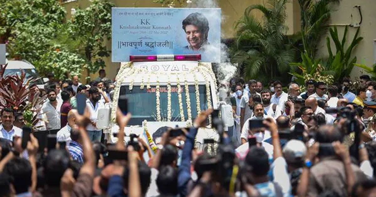 শ্রদ্ধা-ভালোবাসায় অন্তিম যাত্রা কেকের