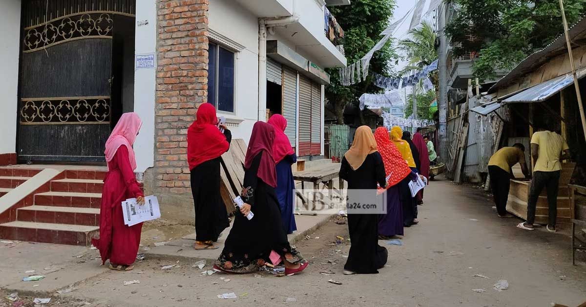 প্রার্থীর প্রতিশ্রুতি বিলিয়ে মৌসুমি আয়