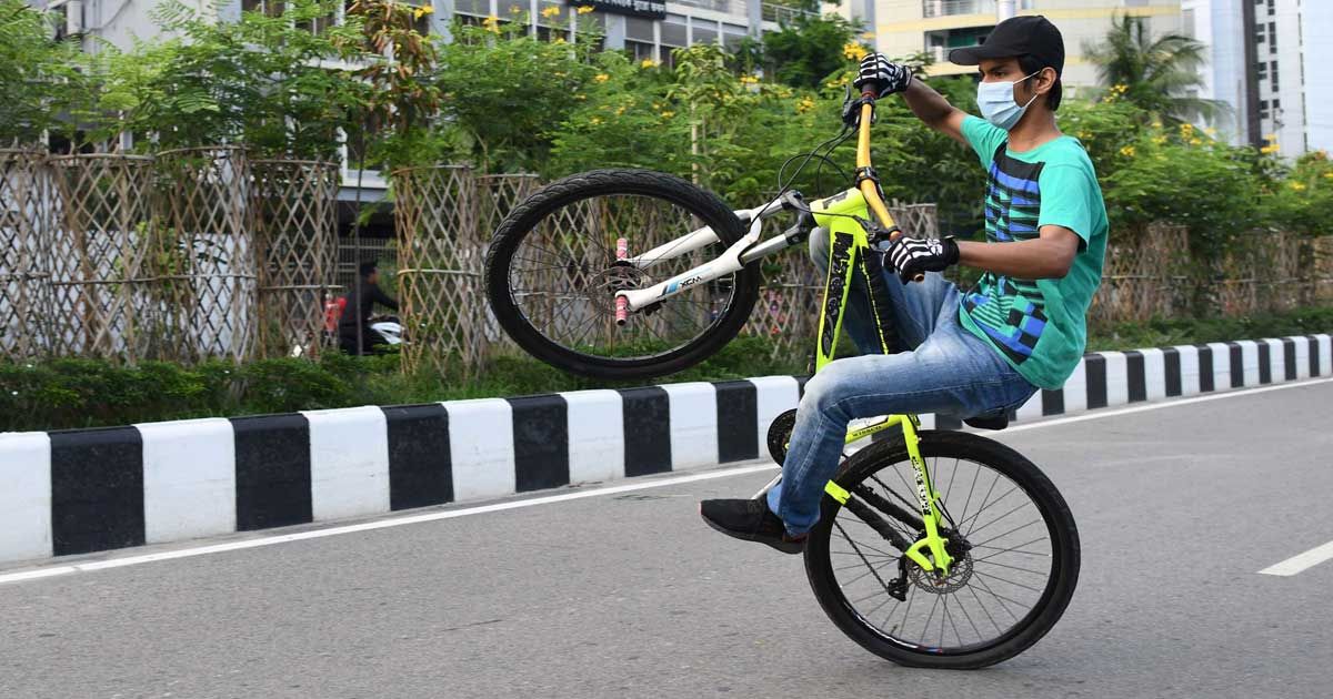 দুই চাকায় ভরসা বাড়ছে   