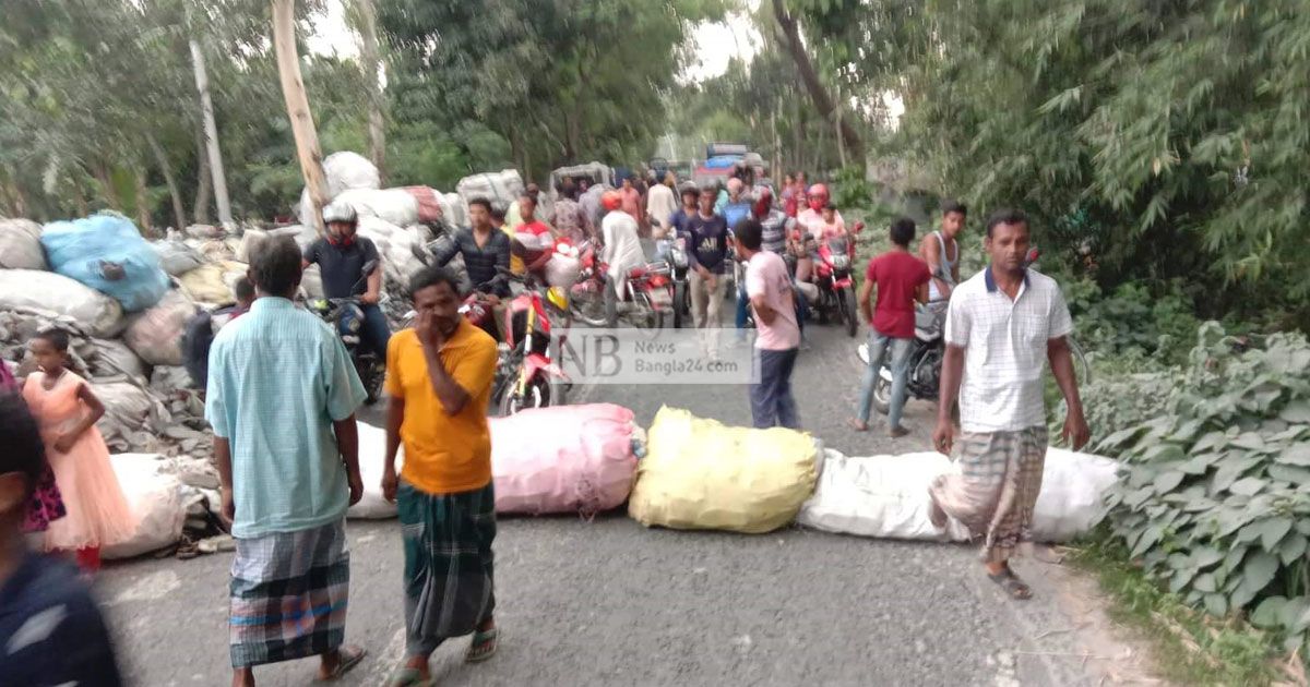 অটোচাপায় শিশু নিহত, সড়ক অবরোধ