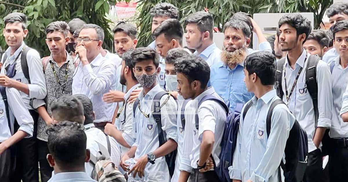 আইডিয়াল-কলেজের-অধ্যক্ষসহ-তিন-শিক্ষক-বরখাস্ত