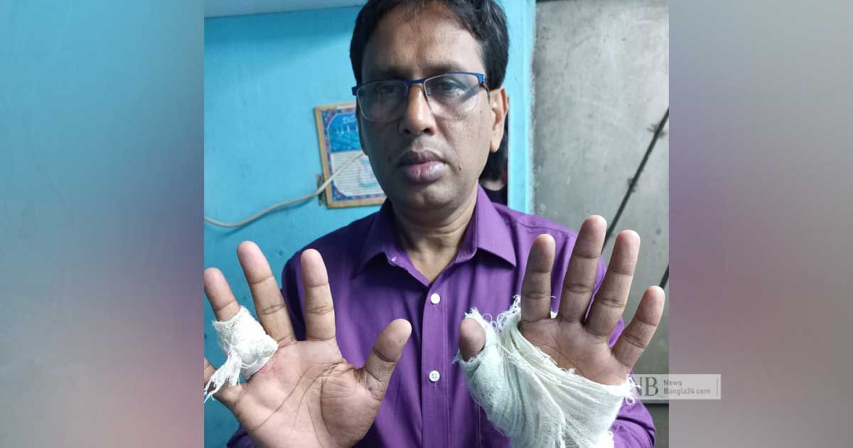 শিক্ষা কর্মকর্তাকে প্রকাশ্যে হাতুড়িপেটা