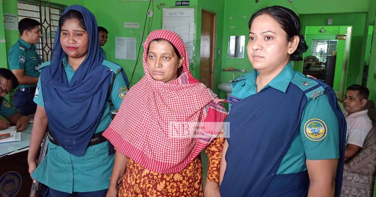 মেয়েকে হত্যা করে ঝুলিয়ে রাখেন মা