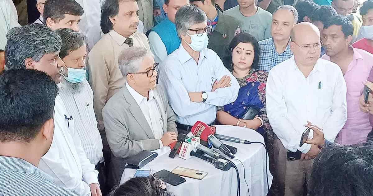 পরীক্ষাকেন্দ্রে অভিভাবকদের না আসার অনুরোধ ঢাবি উপাচার্যের