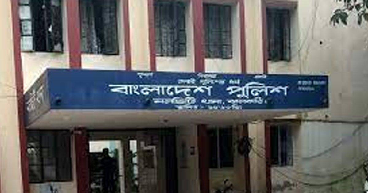 ছোট ভাইকে খুনের কথা বলে যুবকের আত্মসমর্পণ
