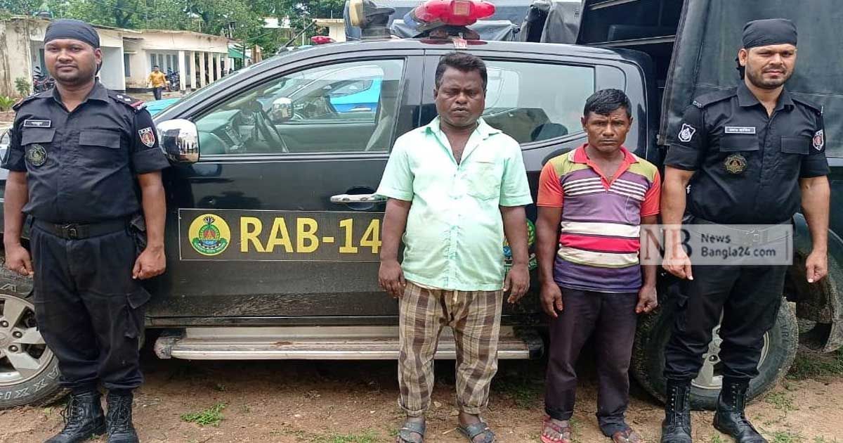 পিস্তল ও বিদেশি মদসহ ২ কারবারি আটক