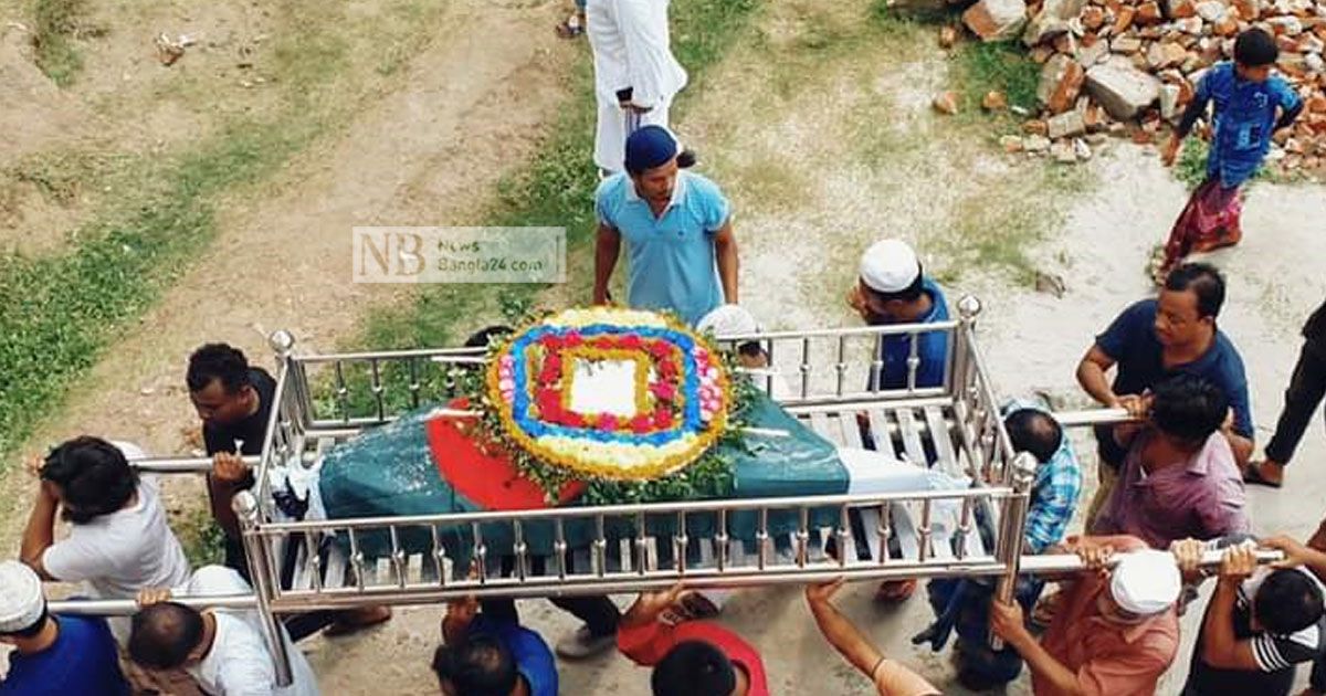 অশ্রু-চোখে-ফায়ার-ফাইটার-বাবাকে-শেষ-বিদায়