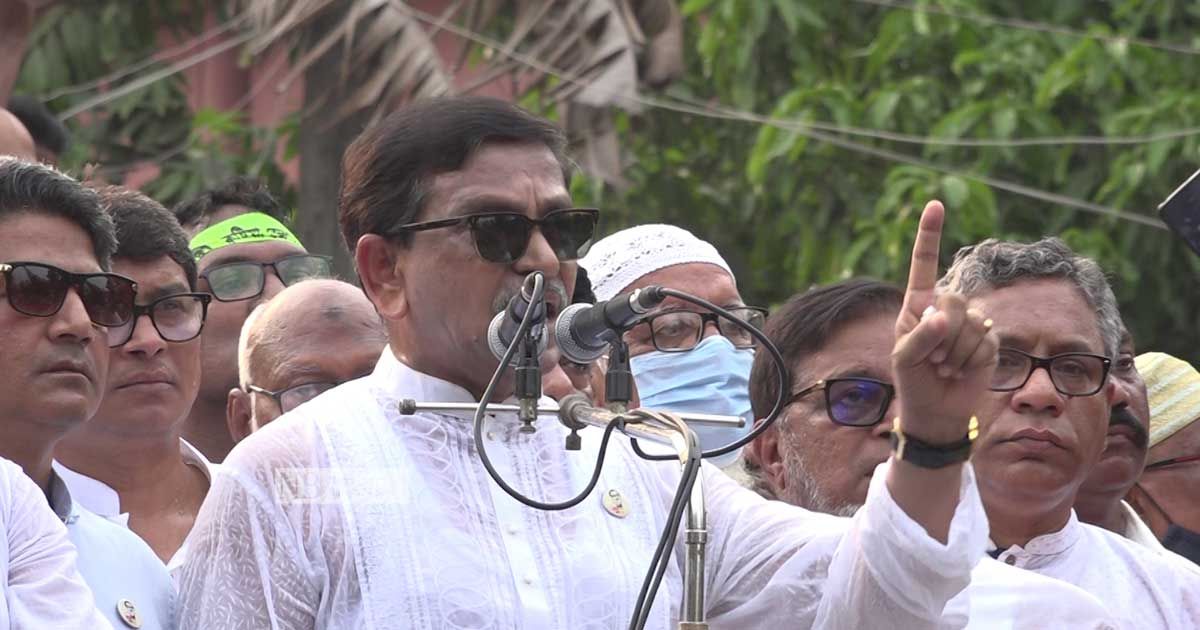 ‘পিঠ চুলকে ঘা করতে আসবেন না’