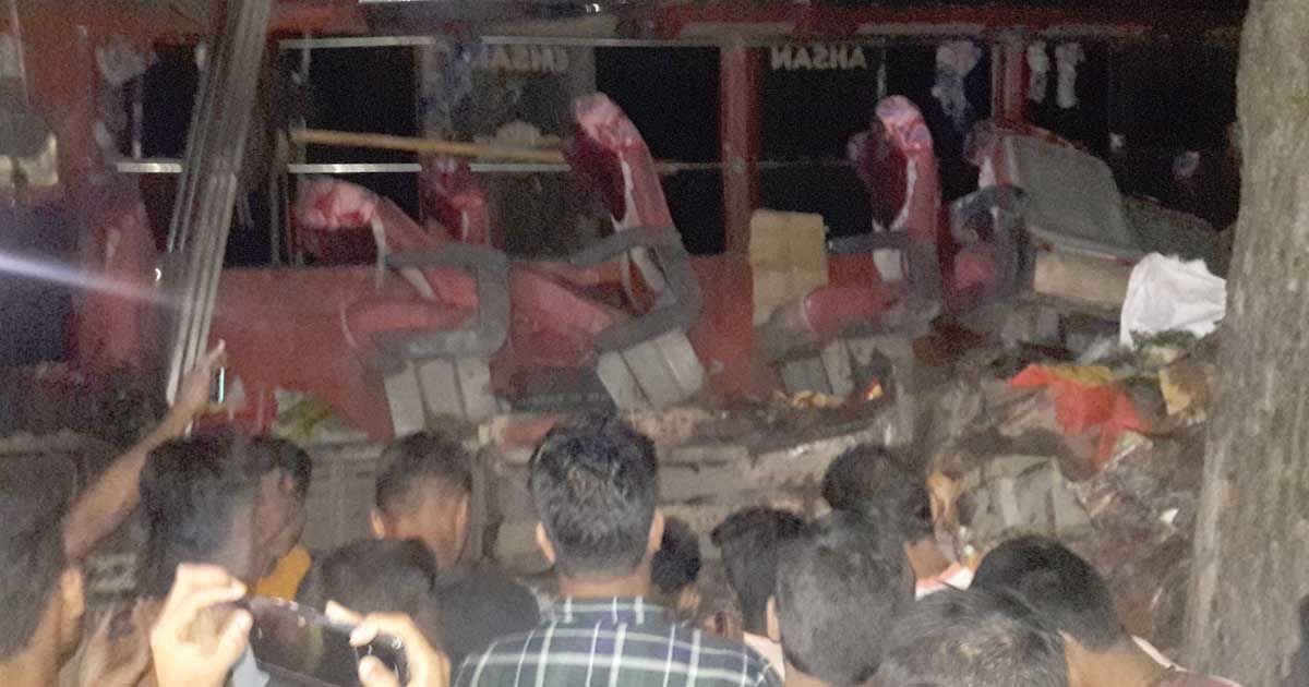 বাসের নিয়ন্ত্রণ হারিয়ে নিহত ২, আহত ৩০