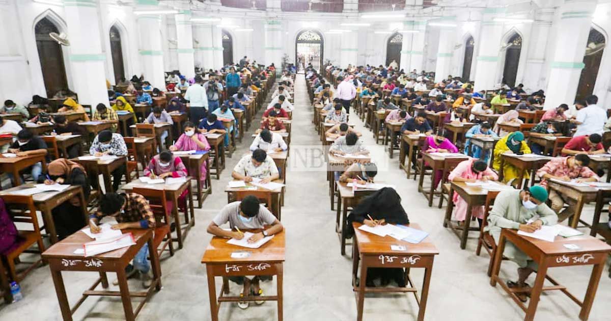 পরিদর্শকের-ভুলে-২০-মিনিট-নষ্টের-অভিযোগ-ঢাবির-ভর্তি-পরীক্ষার্থীর