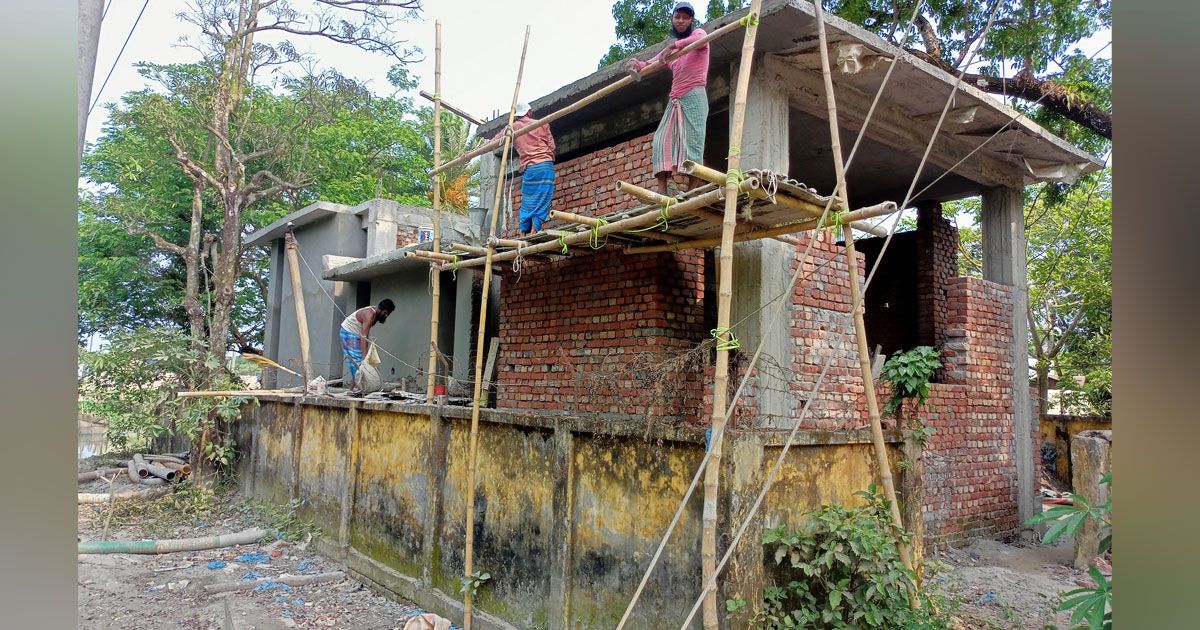 বাড়ির-পাশে-মর্গ-নিয়ে-গ্রামজুড়ে-ভয়-অস্বস্তি