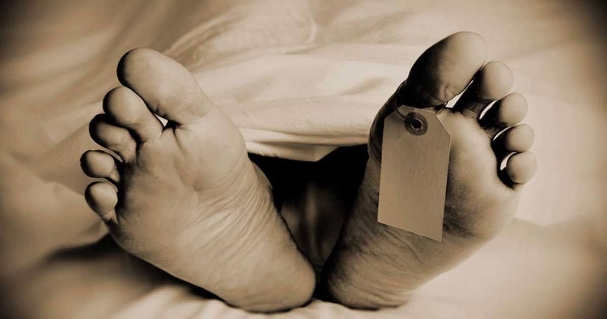 গন্ধের খবরে ফ্ল্যাটে গিয়ে পুলিশ পেল মরদেহ