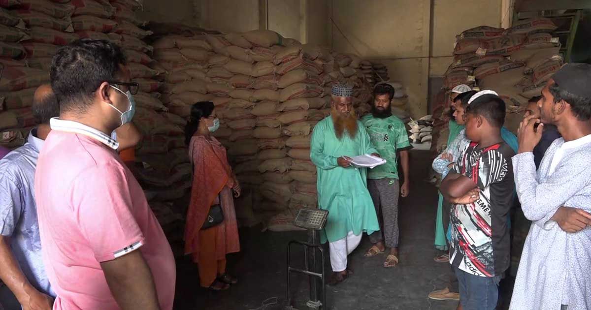 ২ মিলে ভুয়া ব্র্যান্ডের চাল, লাখ টাকা জরিমানা