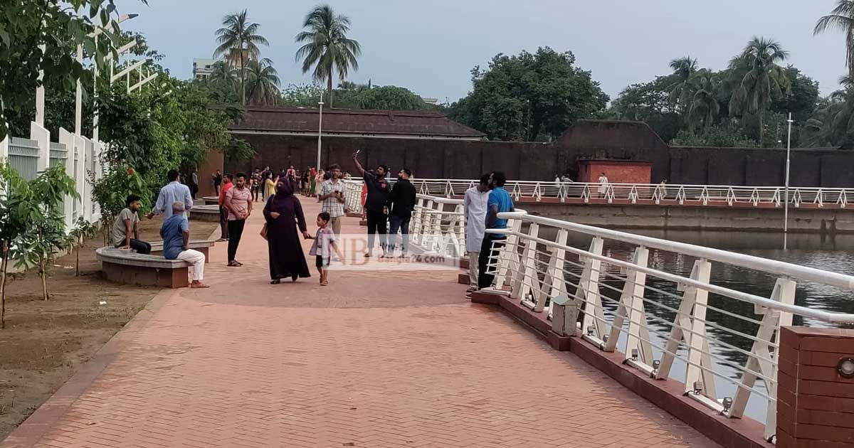 ধোপাদিঘির নান্দনিকতায় মুগ্ধতা