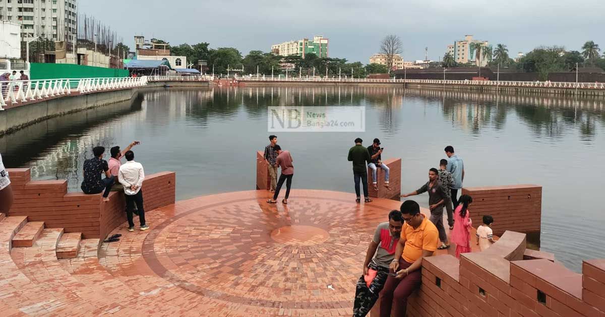 ধোপাদিঘির নান্দনিকতায় মুগ্ধতা