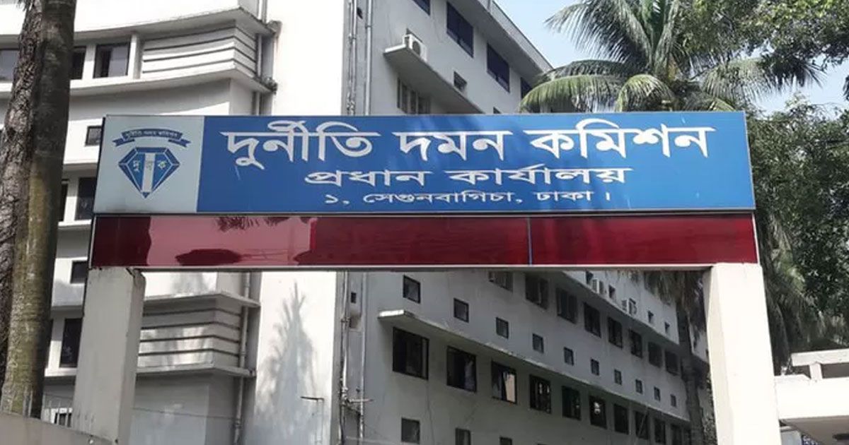 সাবেক বিচারকের বিরুদ্ধে দুদকের মামলা