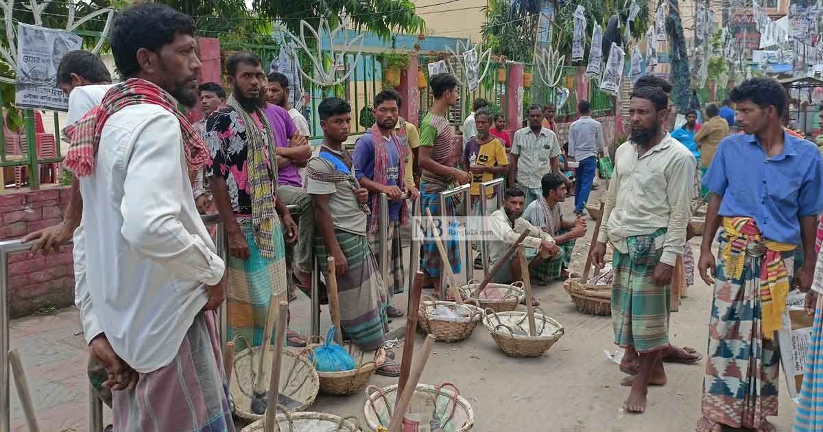 ভোট-উৎসবের-নগরীতে-দিনমজুরদের-মলিন-মুখ