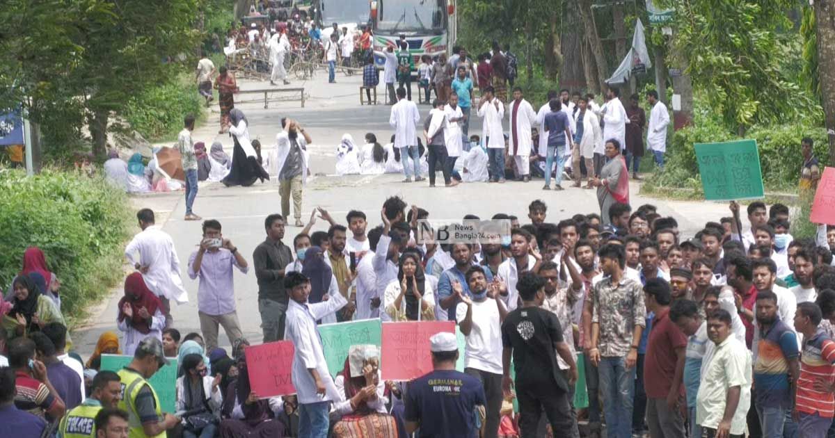 ছাত্র সমাবেশ ‘মাড়িয়ে গেছে’ পিবিআইর গাড়ি, আহত ২