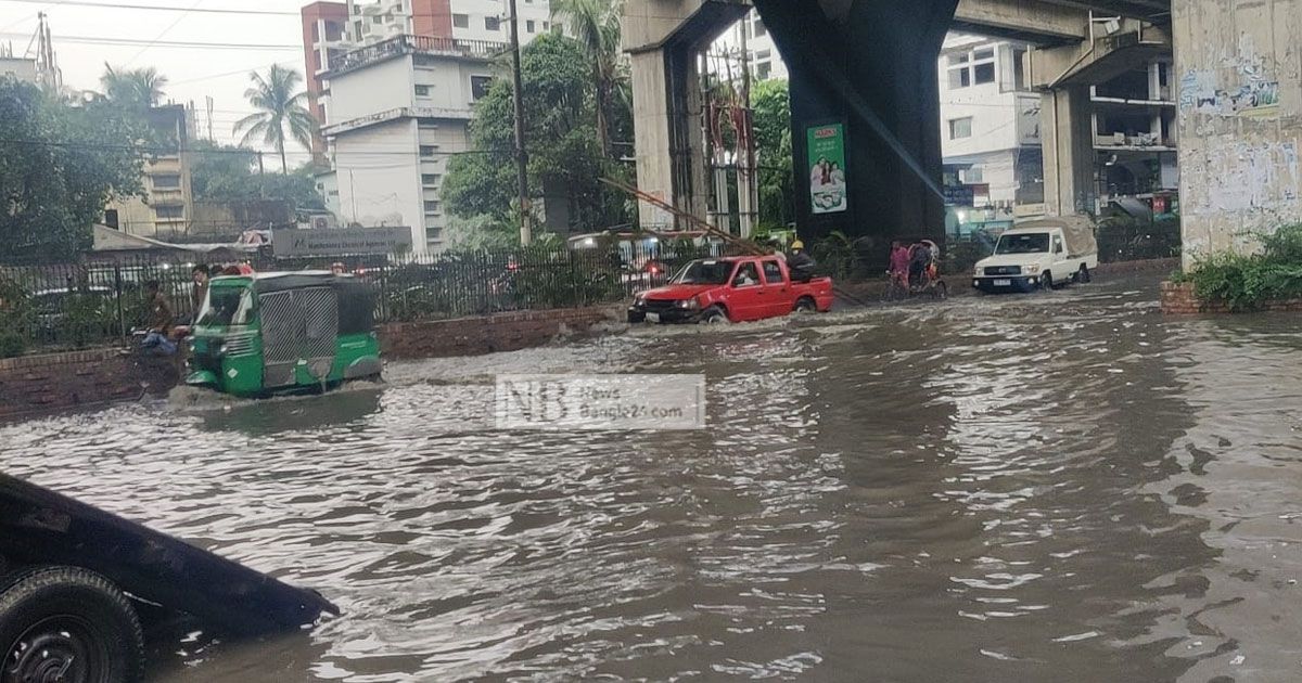 ১-ঘণ্টার-বৃষ্টিতে-চট্টগ্রামে-তলিয়েছে-বিভিন্ন-সড়ক