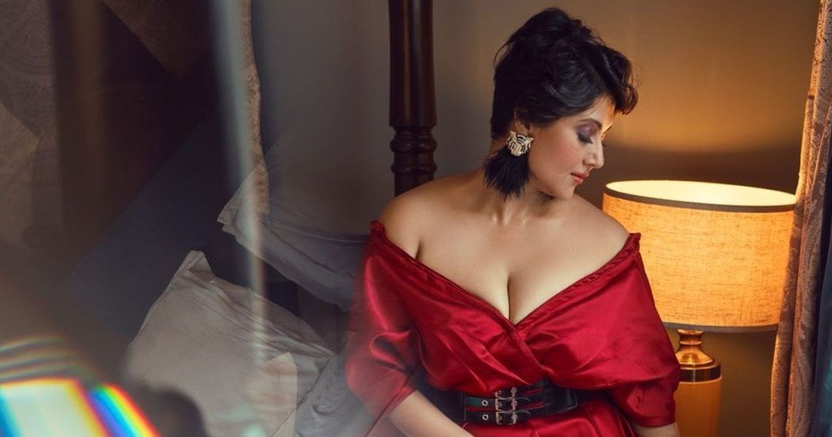 সিনেমায় যেভাবে বক্ষ দেখাতে হয় সেভাবেই দেখাবেন স্বস্তিকা