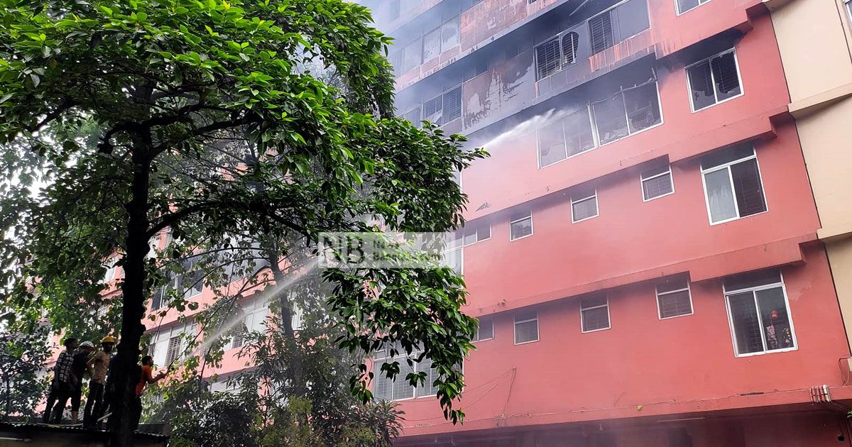 গাজীপুরে পোশাক কারখানায় আগুন
