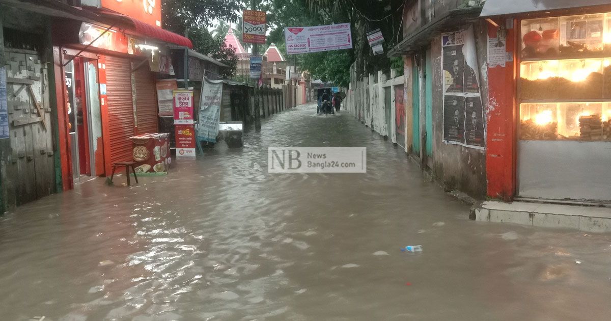 ৬ ঘণ্টার বৃষ্টিতে ডুবল ব্রাহ্মণবাড়িয়া