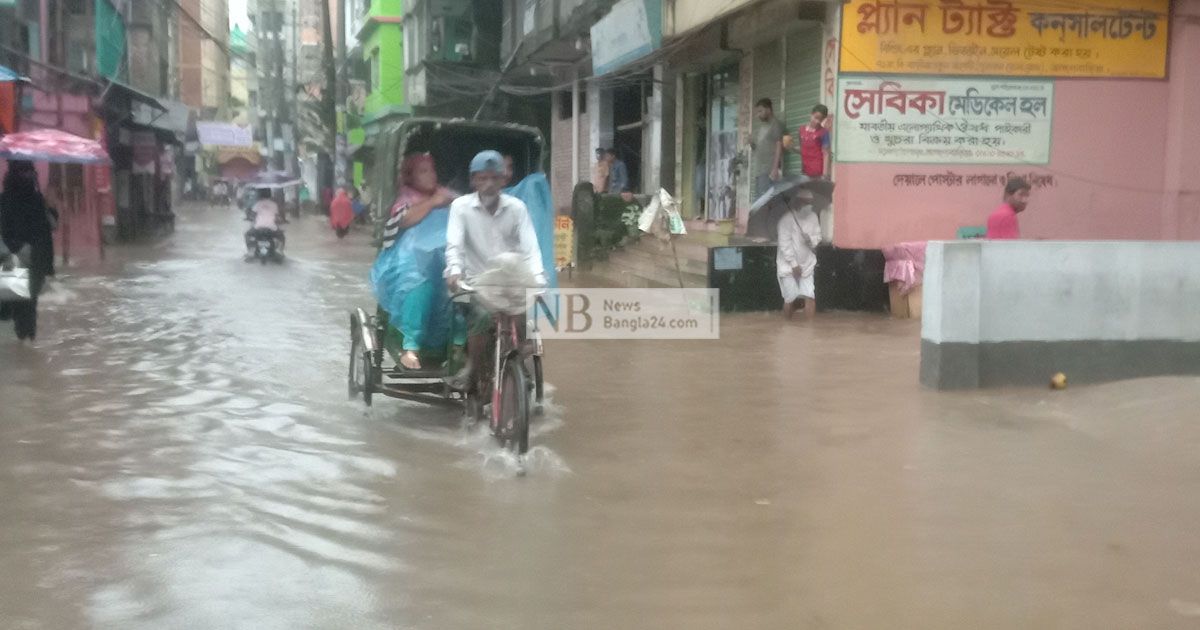 ৬ ঘণ্টার বৃষ্টিতে ডুবল ব্রাহ্মণবাড়িয়া