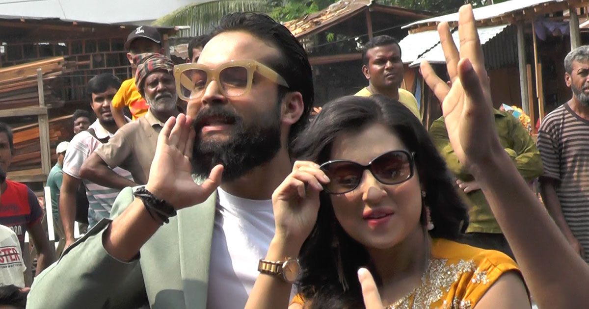 ‘তালাশ’-এর প্রচারণায় বগুড়ায় বুবলী-আদর