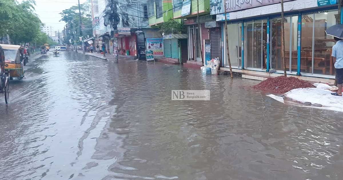 ব‌রিশালে রেকর্ড বৃ‌ষ্টি, নগরীতে জলাবদ্ধতা