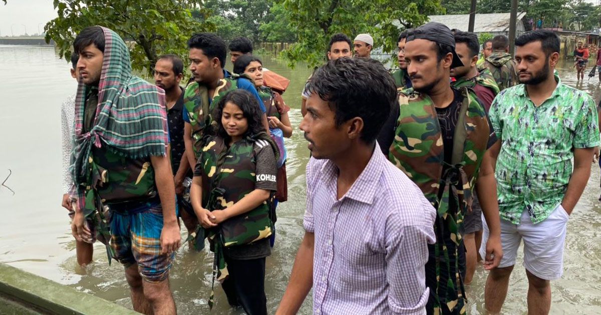 সুনামগঞ্জে আটকা ঢাবি শিক্ষার্থীদের উদ্ধার সেনাবাহিনীর