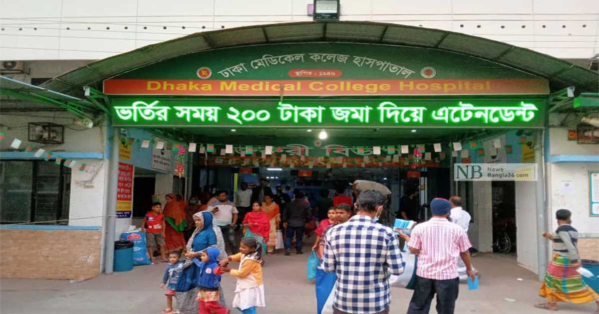 গাছে আমভর্তি ট্রাকের ধাক্কা, হাত হারালেন ব্যবসায়ী