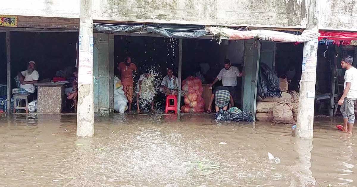 এক ঘণ্টার বৃষ্টিতে ডুবল কুষ্টিয়া শহর