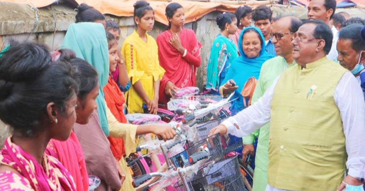 বিএনপি নেতারা কীভাবে পদ্মা পার হবেন, জানতে চান খাদ্যমন্ত্রী