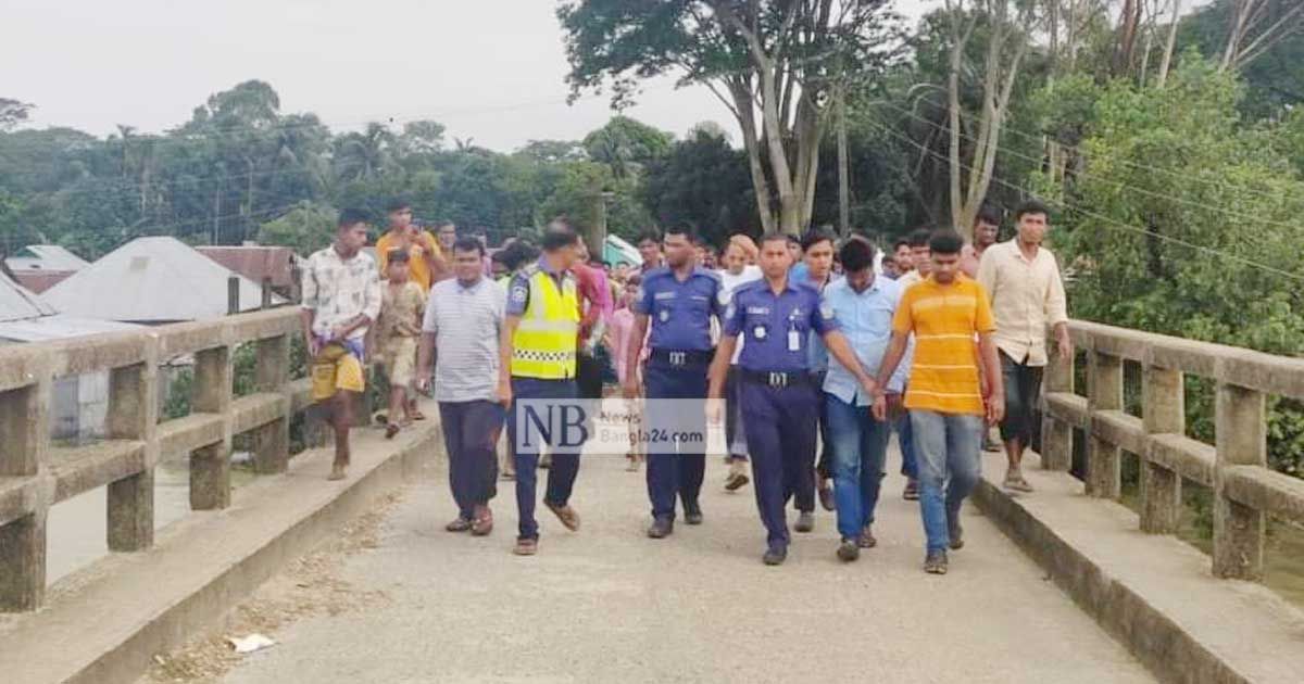 বানভাসিদের ত্রাণ চুরি, ইউপি সচিবসহ আটক ২