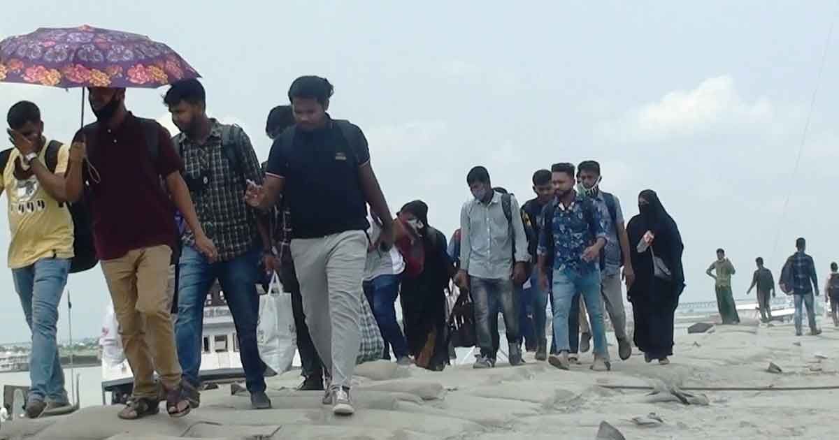 সেতুতে নিষ্প্রাণ হওয়ার পথে পদ্মার ফেরি-লঞ্চঘাট