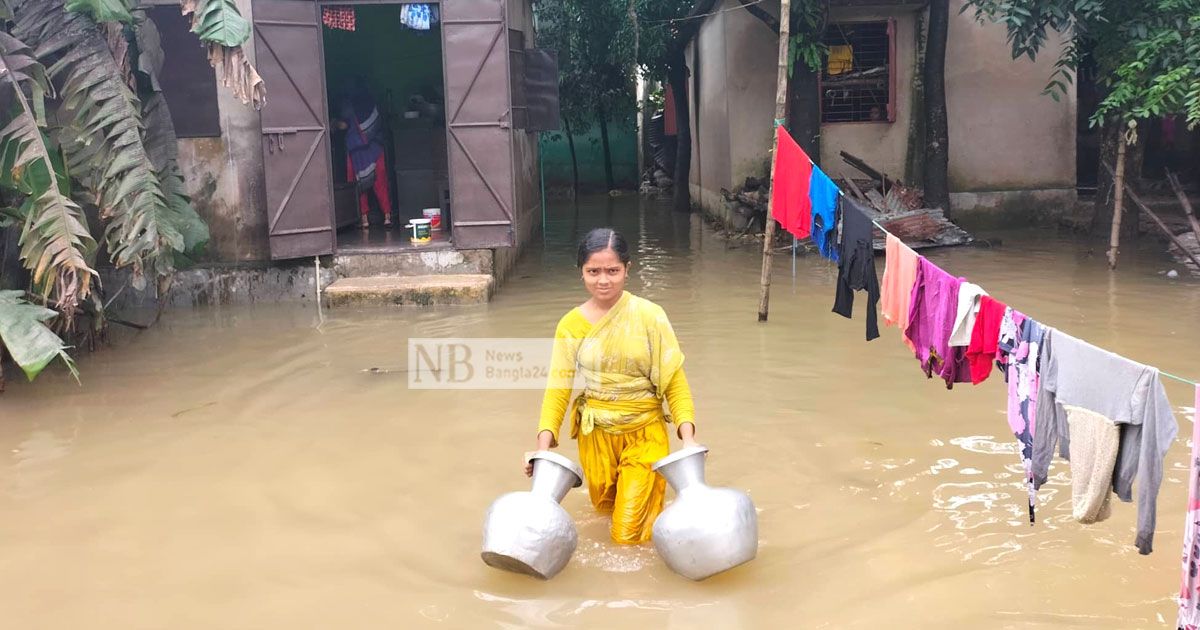 ‘এখনও কেউ এক মুঠ ত্রাণ দিতে আইছে না’