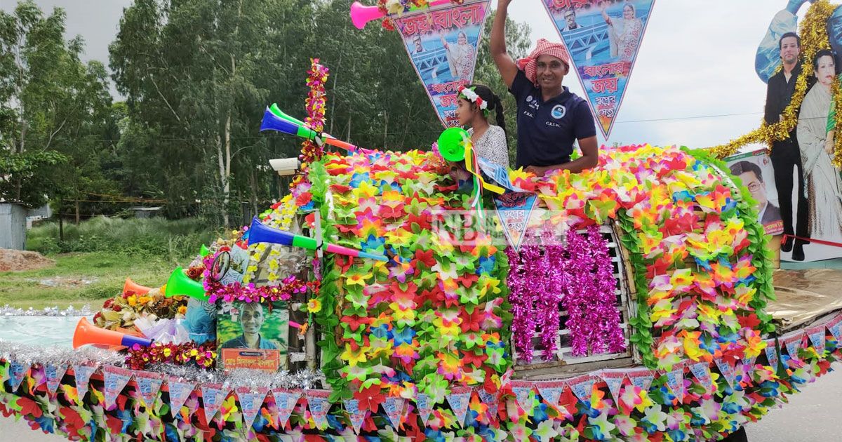 নৌকা নিয়ে পদ্মা সেতু পাড়ি দিতে চান মিনারুল