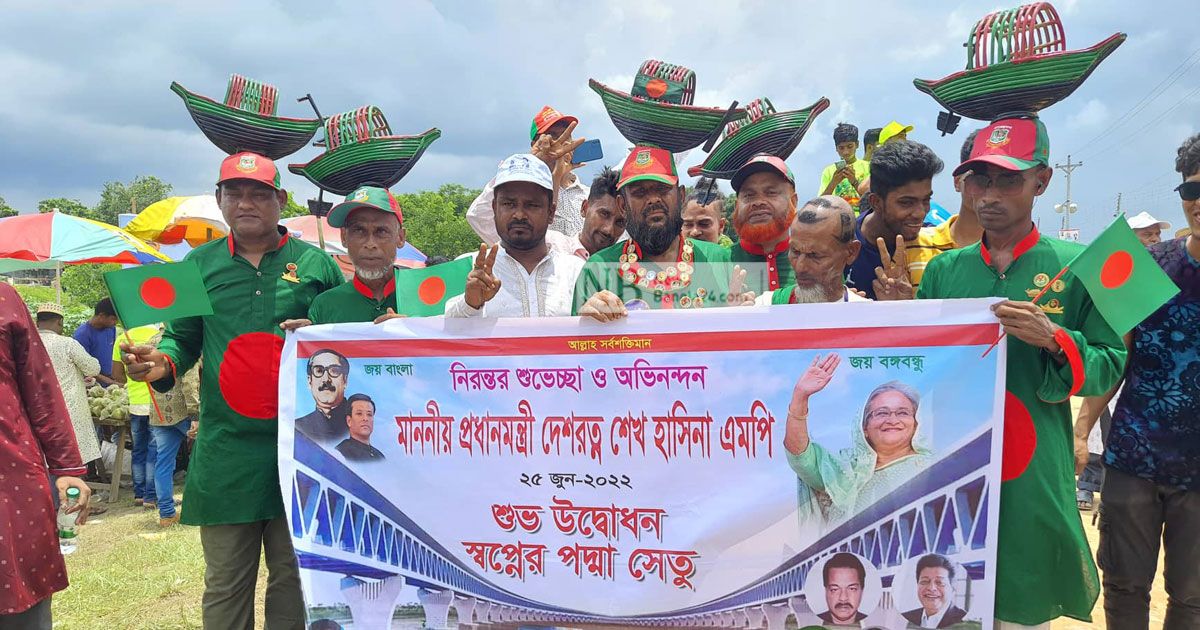 সাত নৌকা মাথায় নিয়ে জনসভায় নুরুল ইসলাম