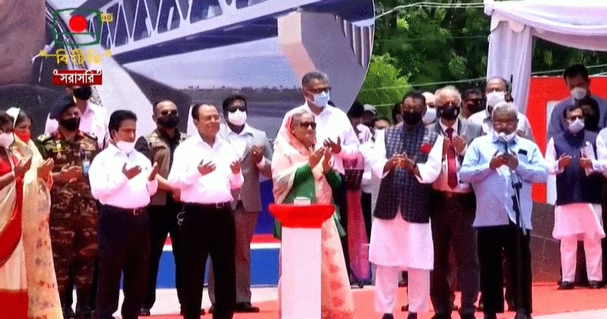 আবুল হোসেনকে পাশে রেখেই সেতু উদ্বোধন