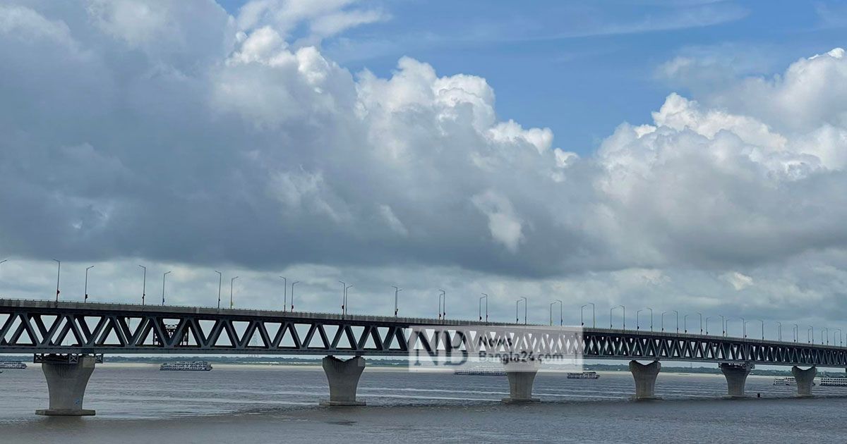 পদ্মাপাড়ে বৃষ্টির ছাট