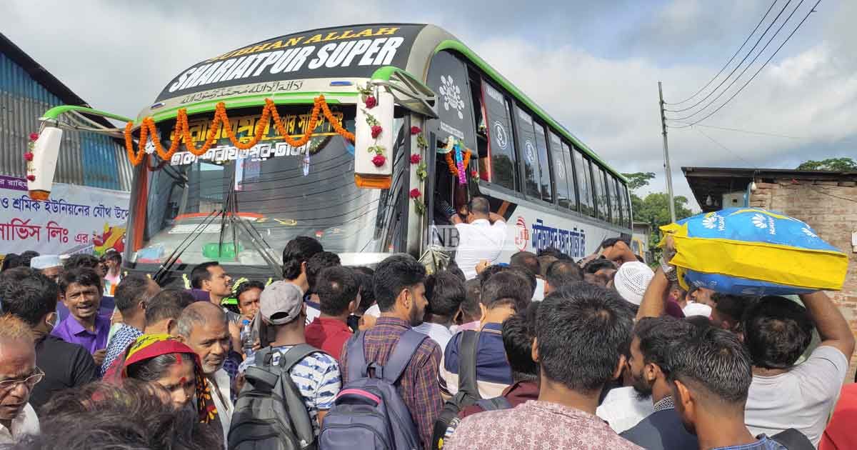 প্রথম বাসে চড়তে টিকিট সংগ্রহ ৩ দিন আগে