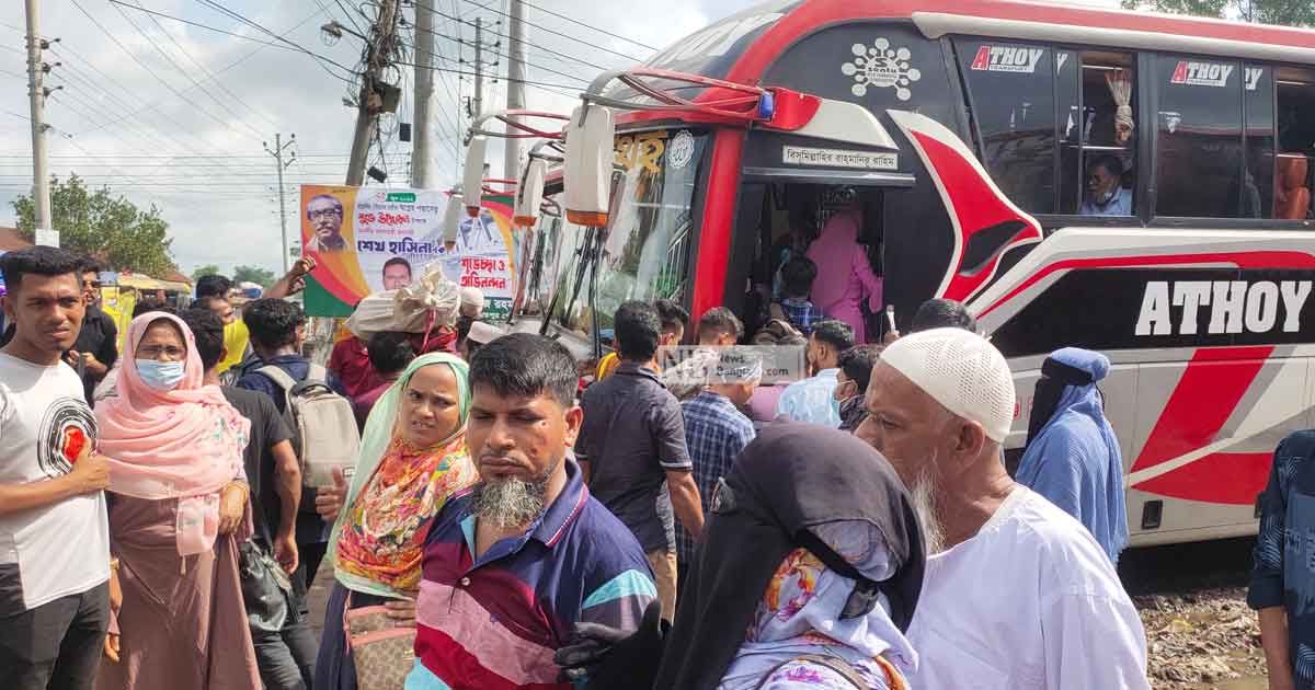 প্রথম বাসে চড়তে টিকিট সংগ্রহ ৩ দিন আগে