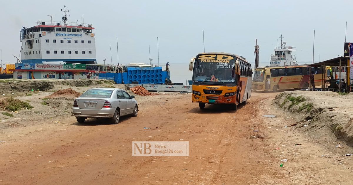 পদ্মা-সেতুতে-গাড়ি-চলাচল-স্বল্প-যাত্রী-ফেরিঘাটে