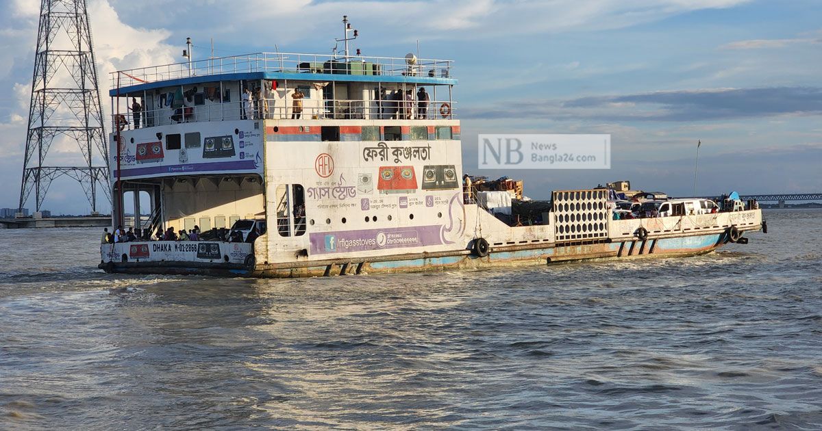পদ্মা সেতুফেরত বাইকারদের নিয়ে নদীতে আটকা ‘কুঞ্জলতা’