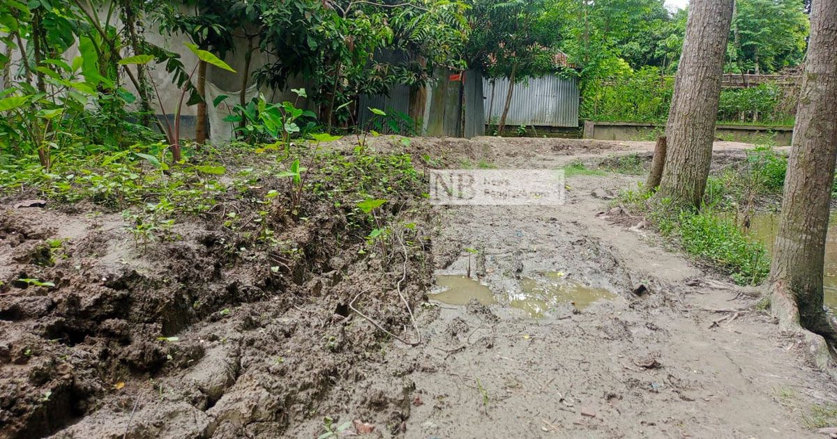 অর্ধেকে এসে থেমে গেছে উন্নয়নকাজ
