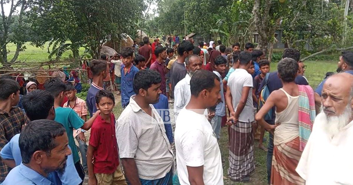 রেললাইনে খণ্ডিত দেহ, পাশের ঝোপে হাত-পা