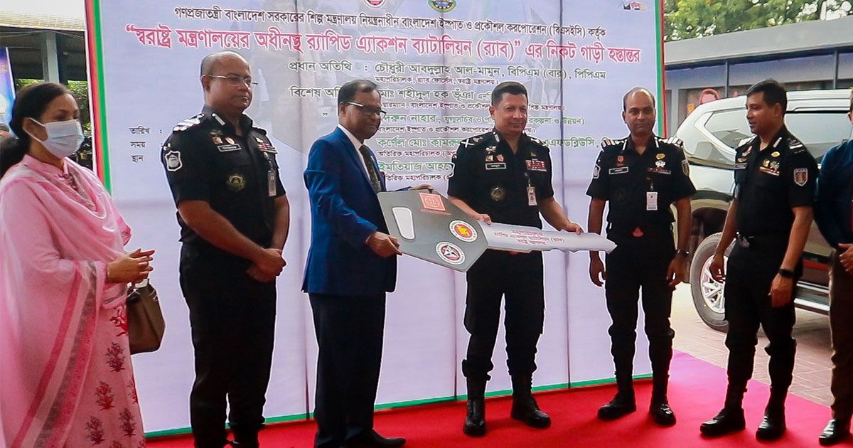 র‌্যাবের বহরে প্রগতির পাজেরো জিপ