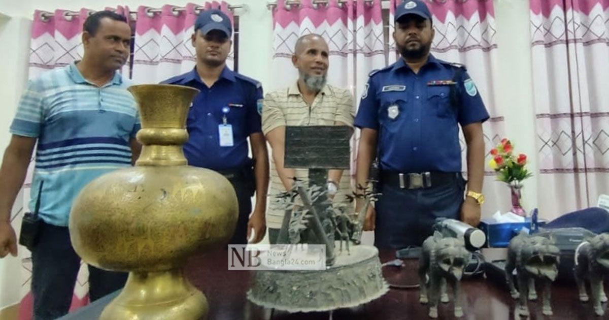 পদ্মা সেতুর টোল প্লাজার সামনে থেকে  
প্রাচীন মূর্তি উদ্ধার